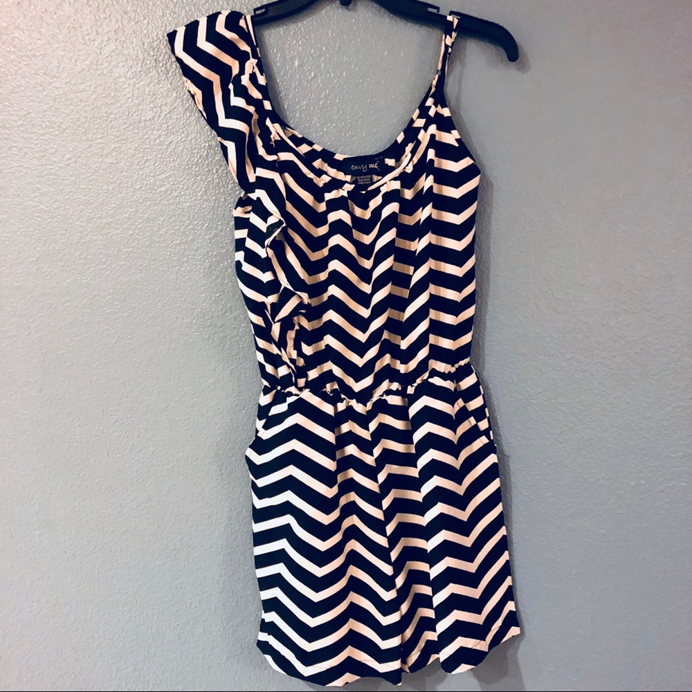 🆕 Romper Ruffle Sleeve Black White Small